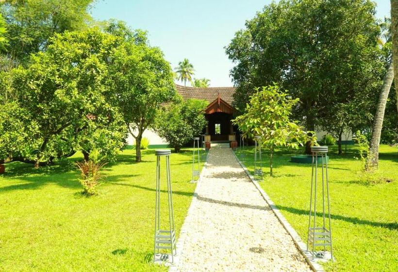 فندق Vismaya Lake Heritage