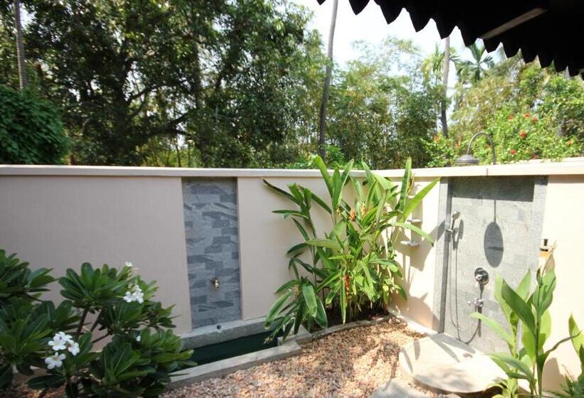 فندق Vismaya Lake Heritage