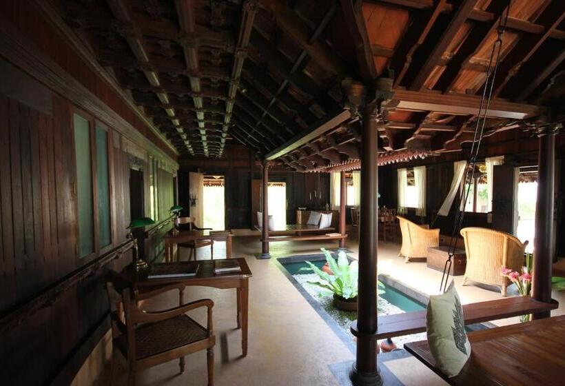 فندق Vismaya Lake Heritage