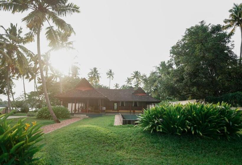 فندق Vismaya Lake Heritage