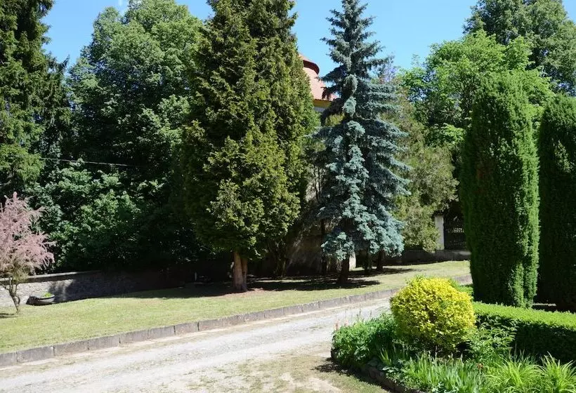 پانسیون Zámek Račice