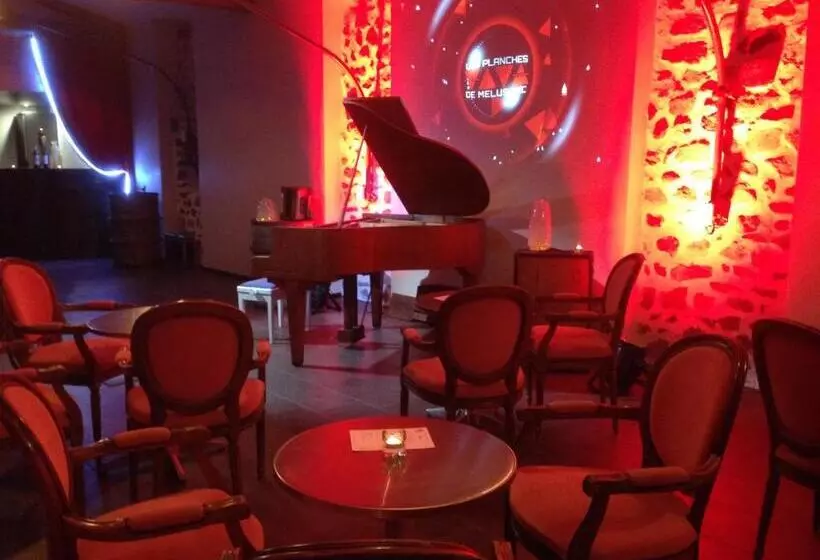 Aamiaismajoitus (B&B) Domaine De La Planche De Melussac