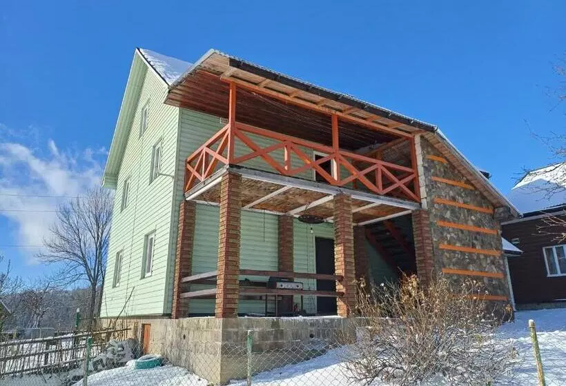Majatalo Green House Panorama Karpat