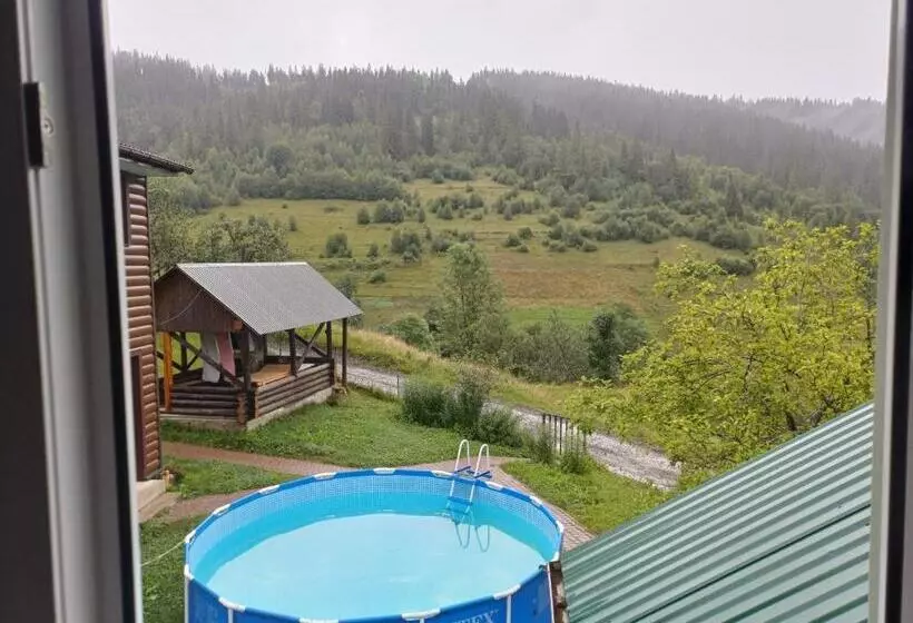 Majatalo Green House Panorama Karpat