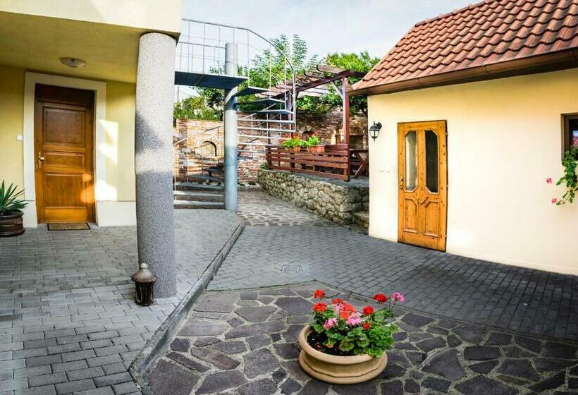 ペンション Penzion Moravský Sommeliér