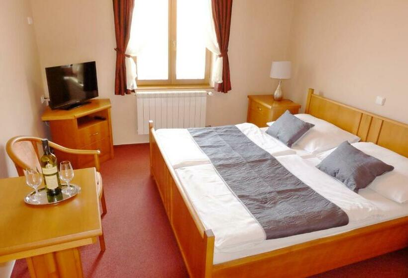 ペンション Penzion Moravský Sommeliér