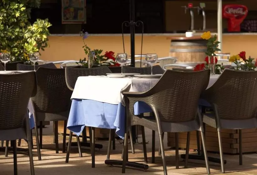 הוסטל Camping Pola