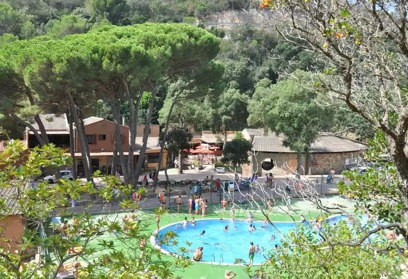 הוסטל Camping Pola