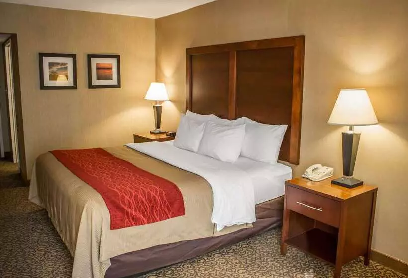 בית מלון כפרי Clarion Pointe