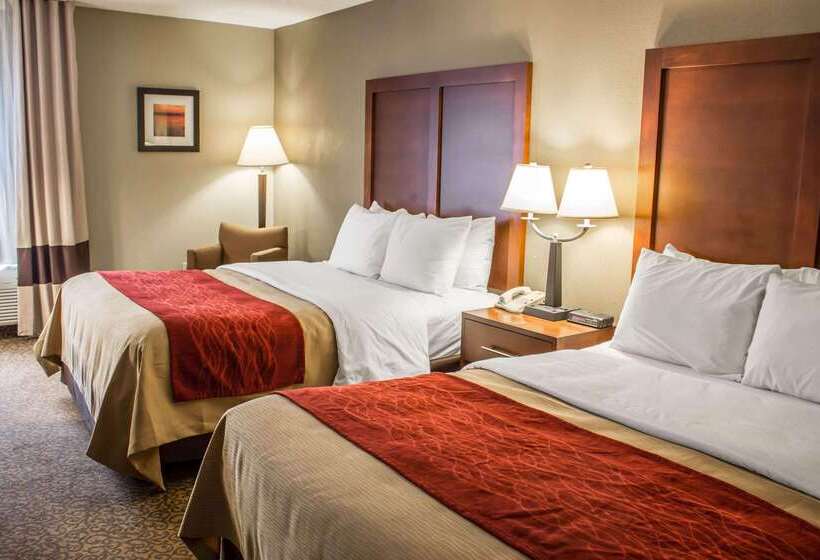 בית מלון כפרי Clarion Pointe