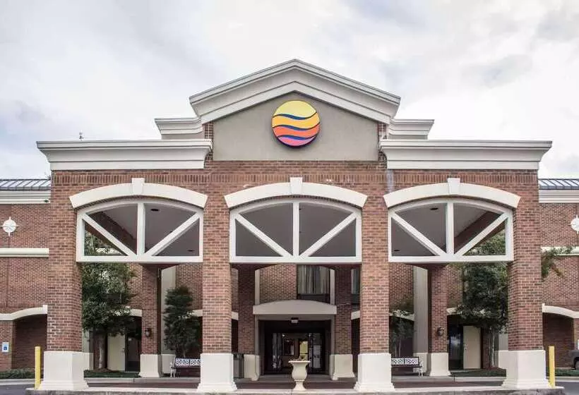 בית מלון כפרי Clarion Pointe