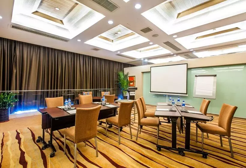 בית מלון כפרי Radisson Tianjin