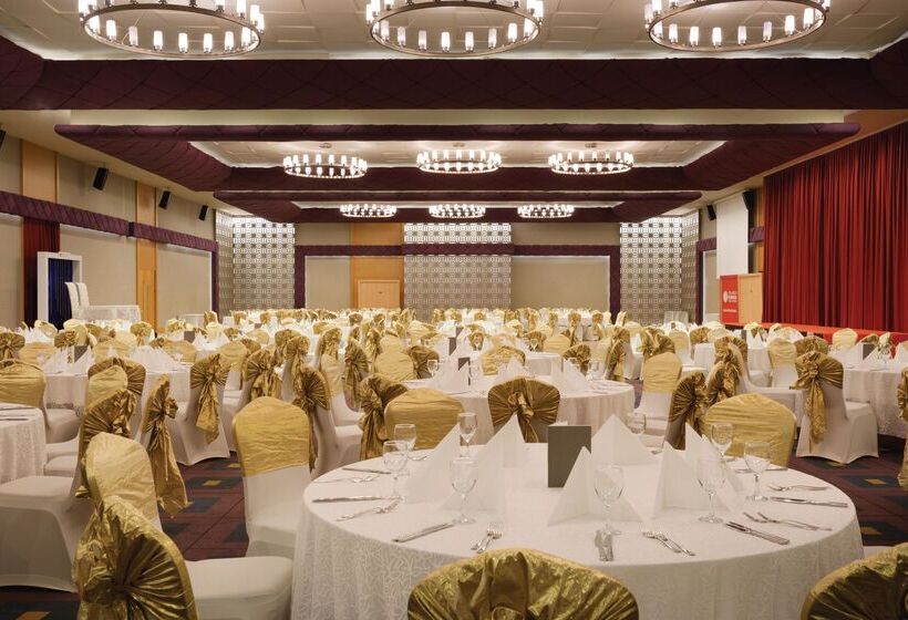 בית מלון כפרי Ramada Plaza Antalya