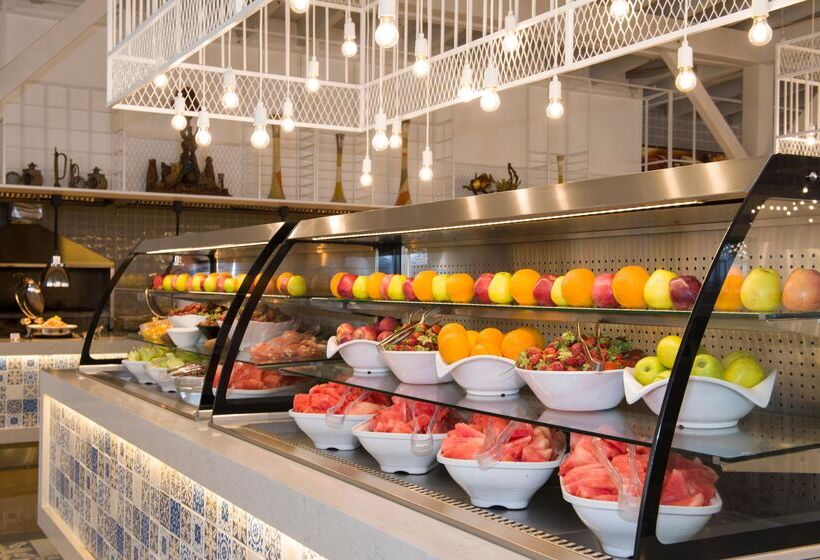 בית מלון כפרי Ramada Plaza Antalya