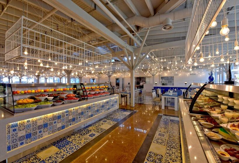 בית מלון כפרי Ramada Plaza Antalya