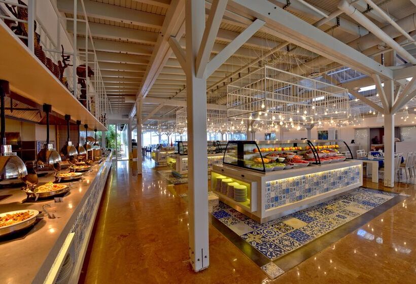 בית מלון כפרי Ramada Plaza Antalya