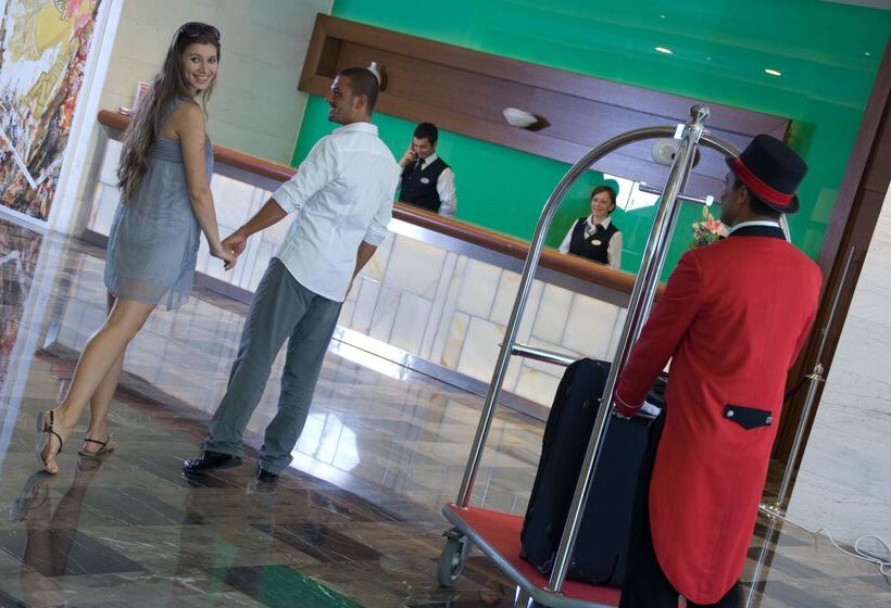 בית מלון כפרי Ramada Plaza Antalya