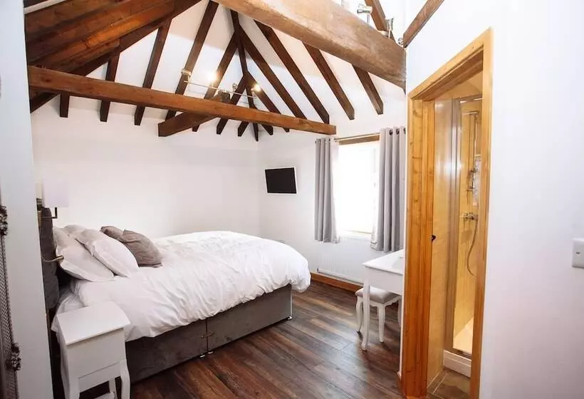 Flint Cottage   Sleeps 6   Private Woodland