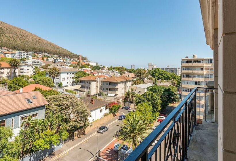 בית מלון כפרי Cape Royale   Whosting