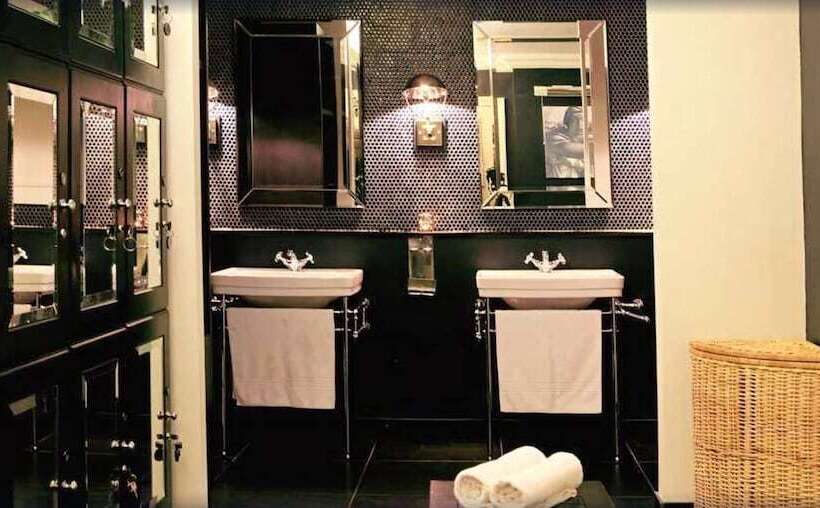 בית מלון כפרי Cape Royale   Whosting