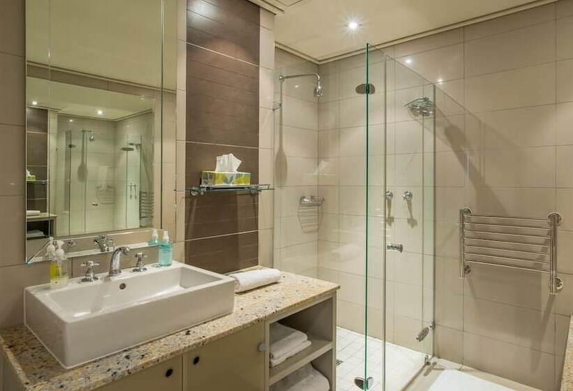 בית מלון כפרי Cape Royale   Whosting