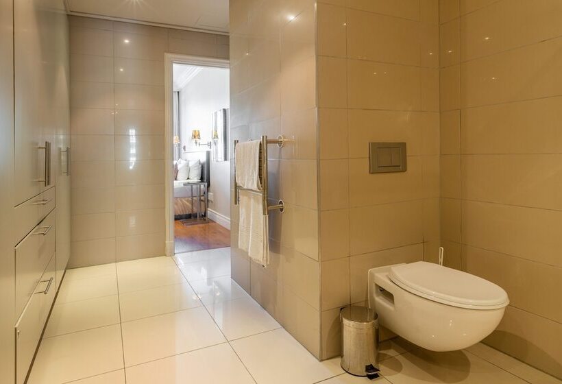 בית מלון כפרי Cape Royale   Whosting