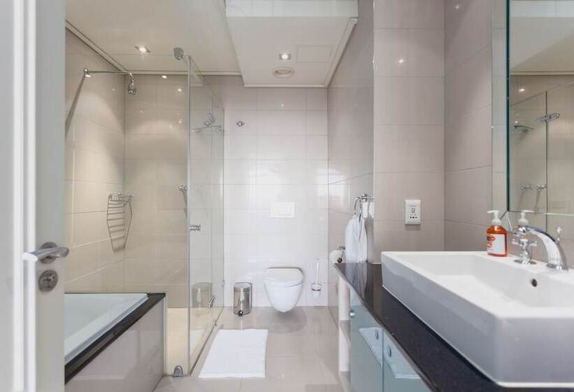 בית מלון כפרי Cape Royale   Whosting