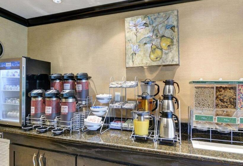 בית מלון כפרי Comfort Suites