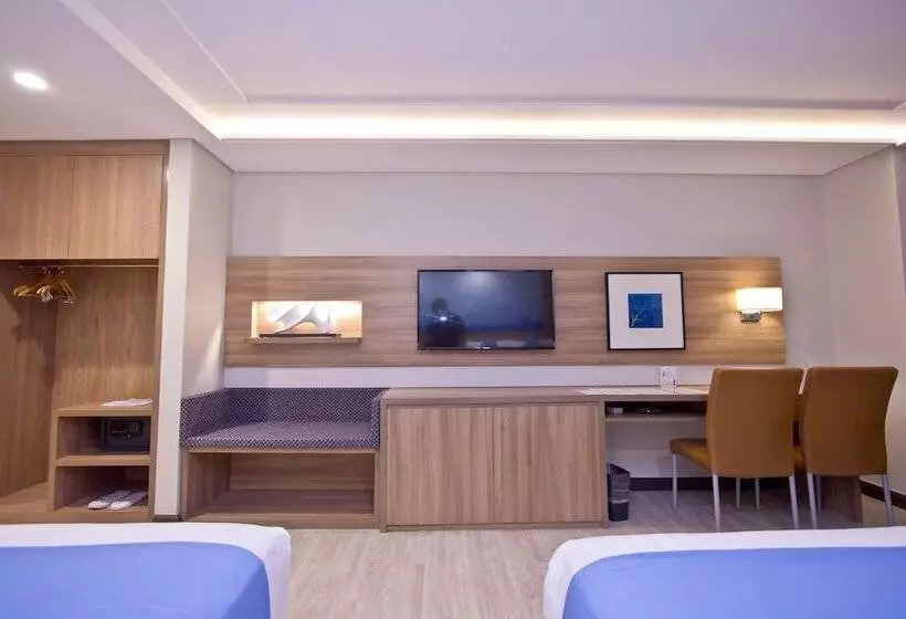 Crown Regency Hotel Makati