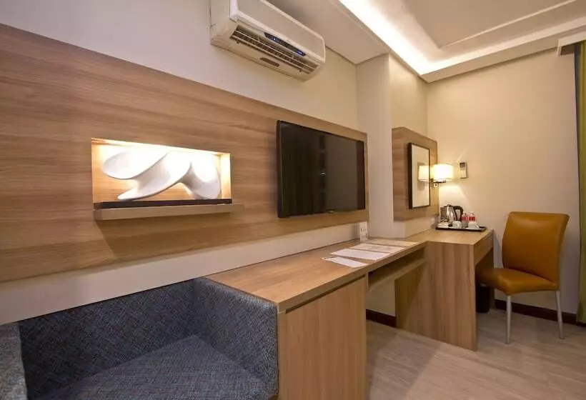 Crown Regency Hotel Makati