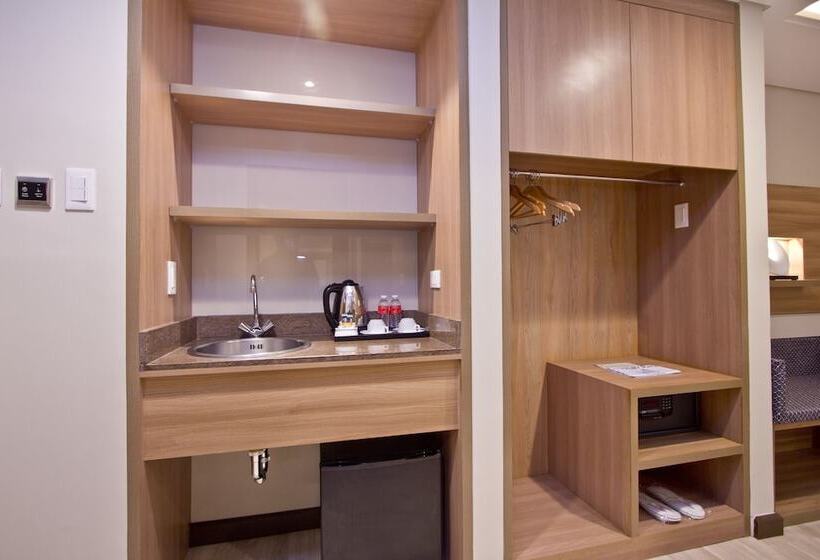 Crown Regency Hotel Makati