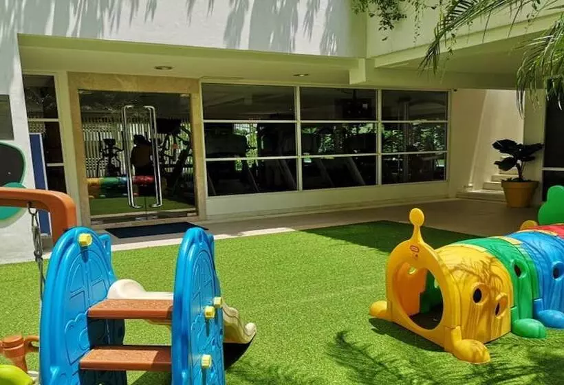 Dusit Suites Hotel Ratchadamri, Bangkok