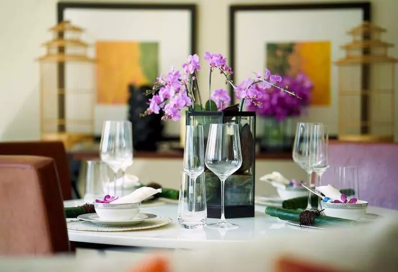 Dusit Suites Hotel Ratchadamri, Bangkok