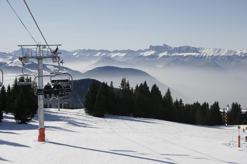 Отель Ecrin Des Neiges Chamrousse