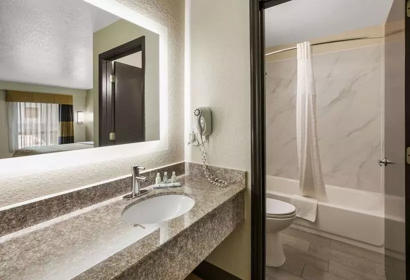 Отель Quality Inn Commerce At I 85