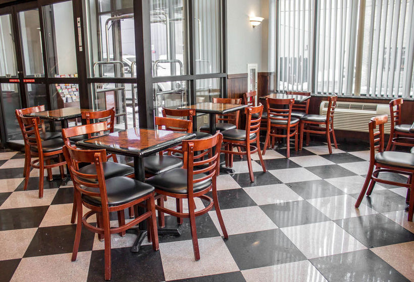 ホテル Quality Inn Long Island City  Queensboro Bridge