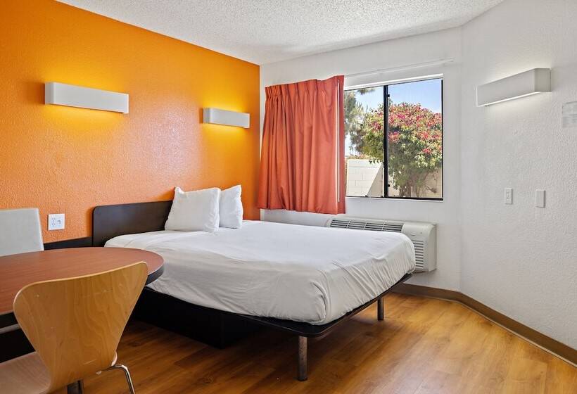 Мотель Carlsbad Village Inn