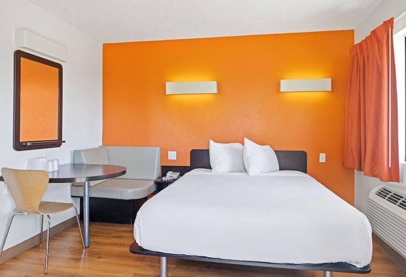 Мотель Carlsbad Village Inn