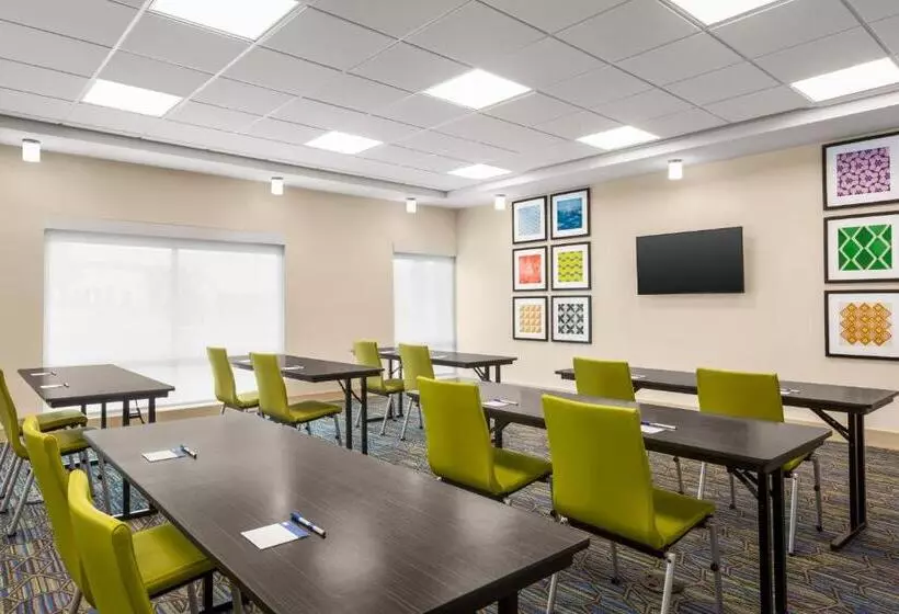 Hotelli Holiday Inn Express & Suites   Ukiah, An Ihg