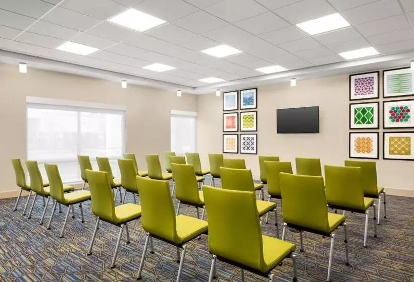 Hotelli Holiday Inn Express & Suites   Ukiah, An Ihg
