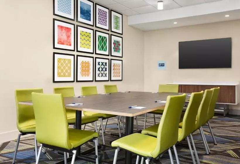 Hotelli Holiday Inn Express & Suites   Ukiah, An Ihg