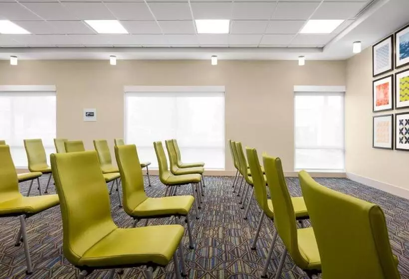 Hotelli Holiday Inn Express & Suites   Ukiah, An Ihg