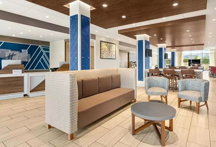 Hotelli Holiday Inn Express & Suites   Ukiah, An Ihg