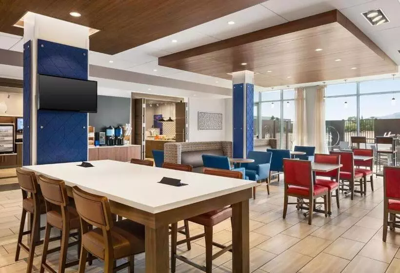 Hotelli Holiday Inn Express & Suites   Ukiah, An Ihg