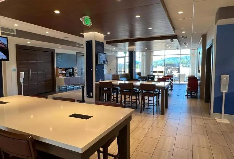 Hotelli Holiday Inn Express & Suites   Ukiah, An Ihg