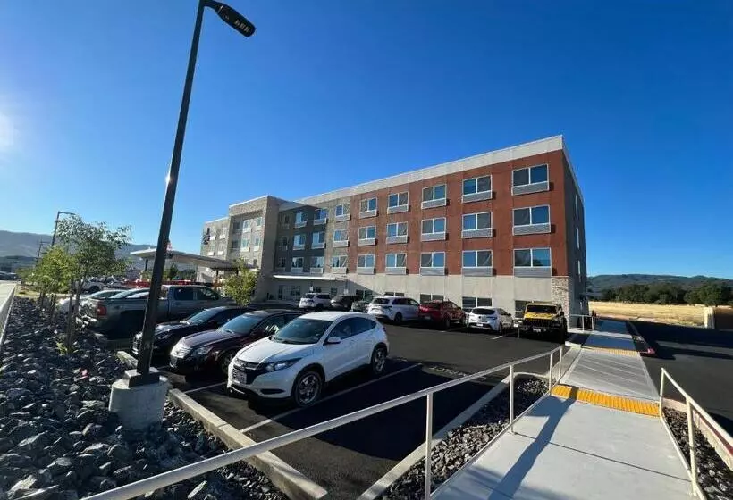 Hotelli Holiday Inn Express & Suites   Ukiah, An Ihg