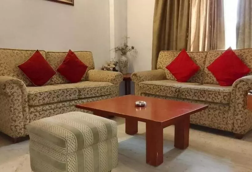 בית מלון כפרי New Crescent Citadel