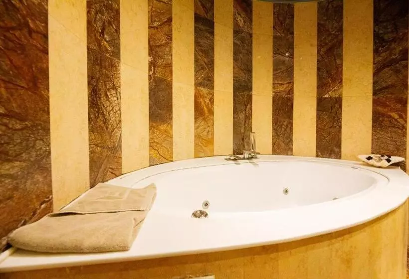 호텔 Civitas Suites