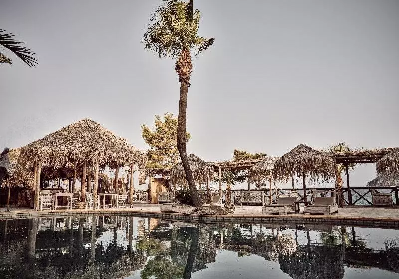 Gloria Maris Hotel Suites And Villa