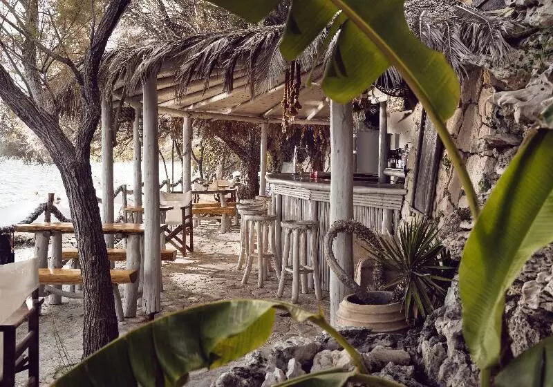 Gloria Maris Hotel Suites And Villa